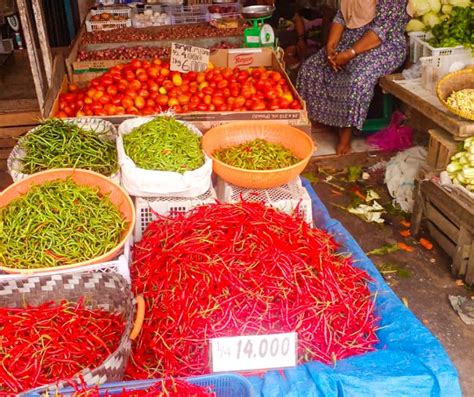 Harga Cabai Dan Bawang Merah Perlahan Turun Di Pasar Limapuluh Pekan Ini