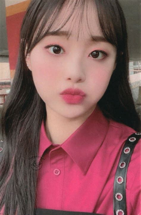 LOONA Chuu Showcase Photocards Scan Chuu Loona Kpop Girls Girl Bands