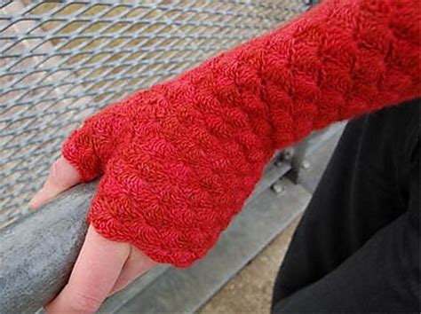 Ravelry Phoenix Mitts Pattern By Julia Vaconsin