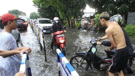 Foto Foto Banjir Di Jalan Mohamad Toha Bandung Sore Tadi Kendaraan