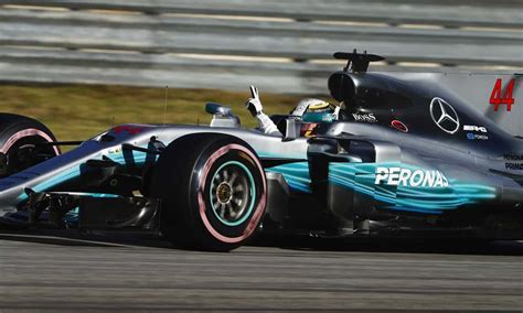 F1 Lewis Hamilton Beats Vettel By 0239 Seconds To Take Usa Pole