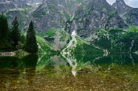 Vue Imprenable Sur La Cha Ne De Montagnes Pr S Du Magnifique Lac Le