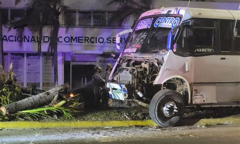 Autobús Sin Frenos Y Choca Contra Palmeras En Veracruz