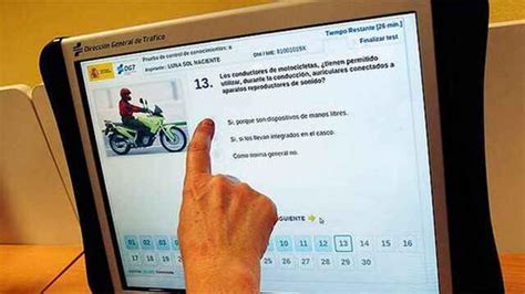 La DGT ya dispone del nuevo carnet por puntos con más multas y balizas