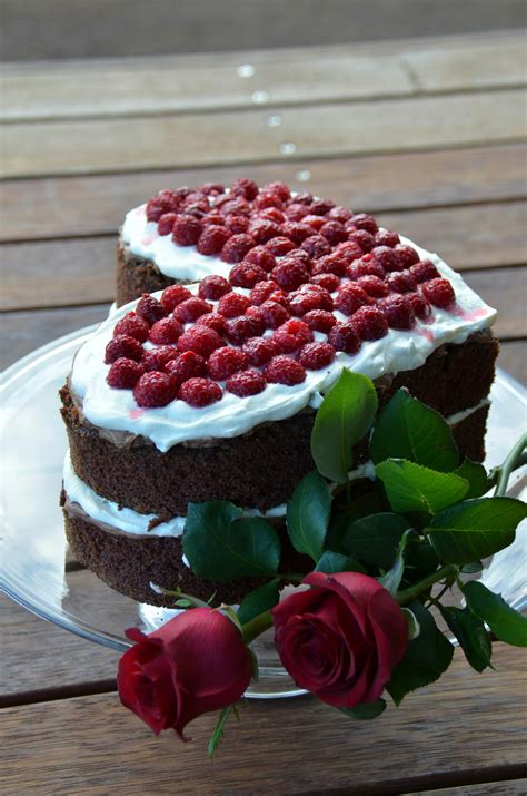 Free stock photo of heart shaped chocolate cake, red roses, valentine's day