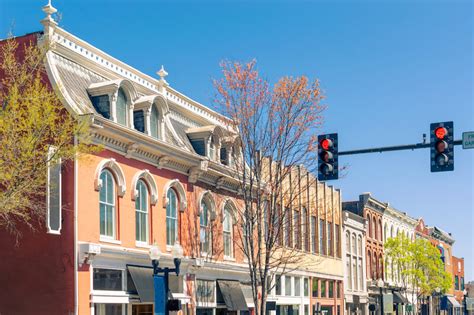 Your Guide to Historic Downtown Franklin: Where to Eat, Shop, & Explore