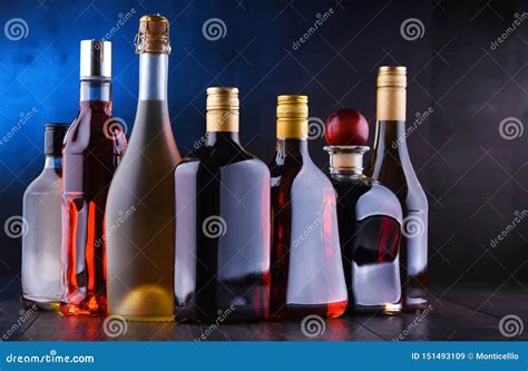 Garrafas De Bebidas Alco Licas Sortidos Imagem De Stock Imagem De