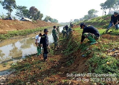 Satgas Citarum Sektor 21 3 Lakukan Bebersih Di Sungai Cipamokolan