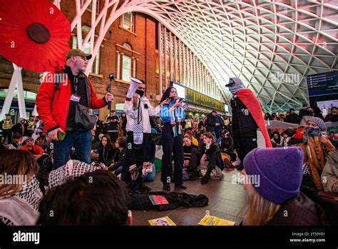 Sentada De Protesta De Kings Cross Fotograf As E Im Genes De Alta