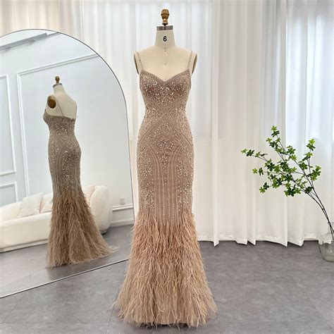 Vestido De Festa Champagne - Vestido de Festa Longo Champanhe com Plumas e Cristais - Modelo Especi ...