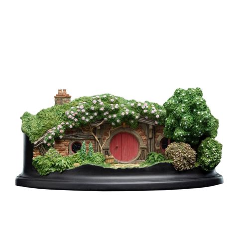 The Hobbit Hobbit Hole 22 Pine Grove The Hobbit Statue By Weta