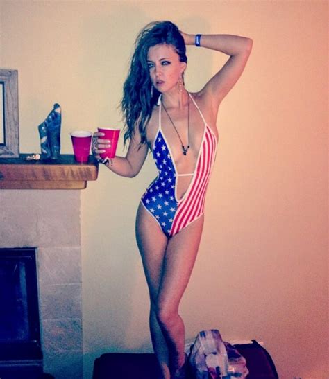 9 Hot Sexy Isabelle Bikini Pics