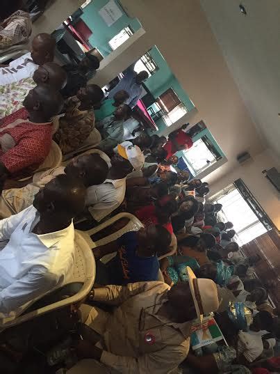 Photos 50 Pdp Members In Delta State Decamp To Apc Pay Visit To Ayiri