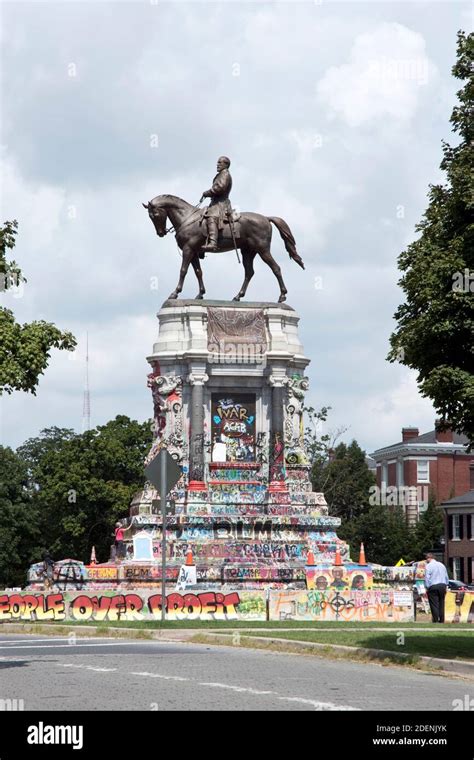 Monument Of Civil War Confederate General Robert E Lee On Monument