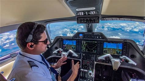 Conhe A A Cabine De Um Avi O Durante O Voo Embraer Phenom