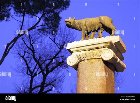 Rome statue romulus remus hi-res stock photography and images - Alamy