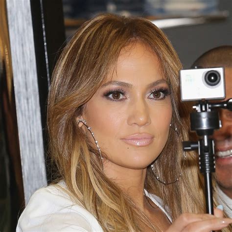 Jennifer Lopez Brings Back The 1990s Visible Dark Lip Liner Makeup Trend Glamour