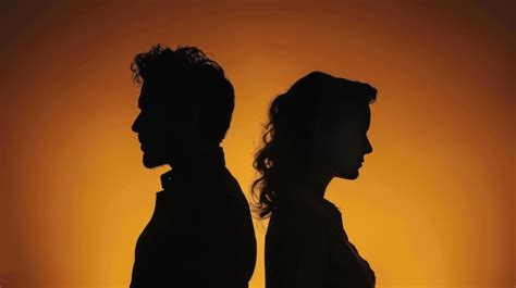 Silhouette De Couple Rompant Une Relation Concept De Divorce Malentendu