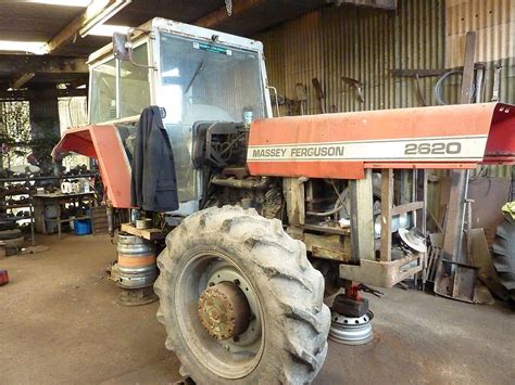 Fiche Technique Massey Ferguson 2620 1981 1985