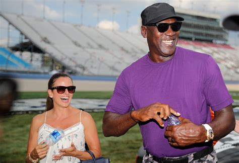 Fans React To Swimsuit Photos Of Michael Jordan's Wife - The Spun