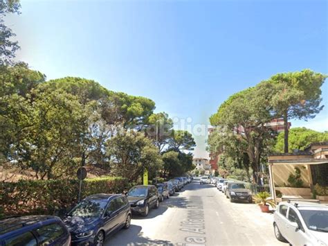 Vendita Appartamento Follonica Quadrilocale In Via Litoranea Buono