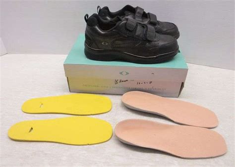 Apex tennis shoes, Men's size 10W - Albrecht Auction Service