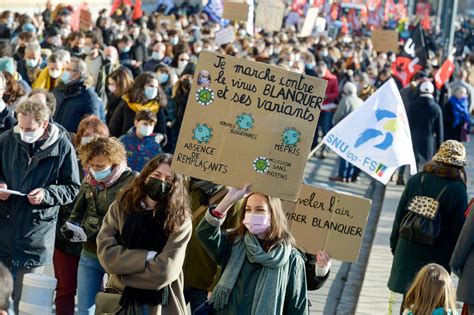 Teachers in France strike over COVID-19 health and safety protocols ...