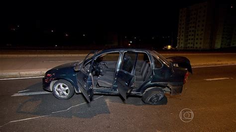 Perseguição policial termina em acidente tiroteio e morte de um