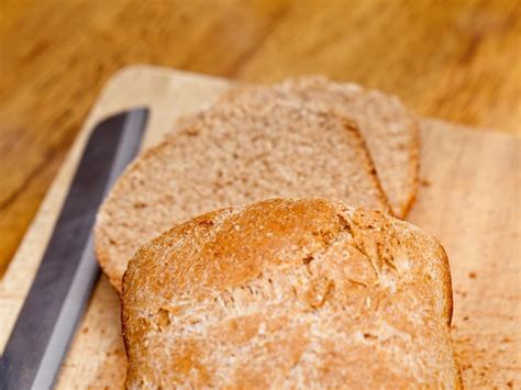 Rebanadas De Pan De Trigo Y Mermelada Foto Premium