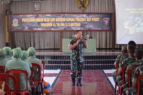 Prajurit Dan Persit Yonarmed Kostrad Terima Penyuluhan Hukum Kostrad