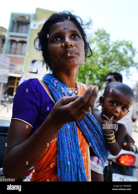 Street beggar india hi-res stock photography and images - Alamy