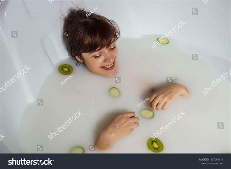 Beautiful Sexy Naked Girl Resting Milk Foto De Stock 1567089613 Shutterstock