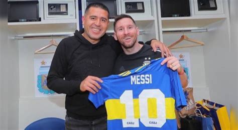 Lionel Messi Y Juan Rom N Riquelme Juntos Con La Camiseta De Boca