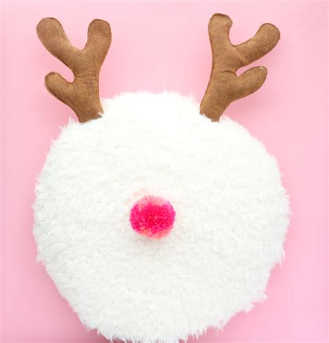 Diy It A Reindeer Throw Pillow A Kailo Chic Life