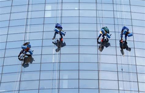 Factors To Choose A Commercial Window Cleaning Dallas Tx