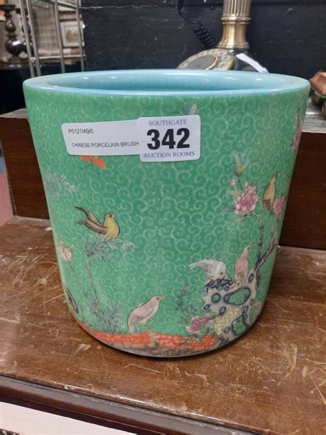 CHINESE PORCELAIN BRUSH POT Southgate Auction Rooms