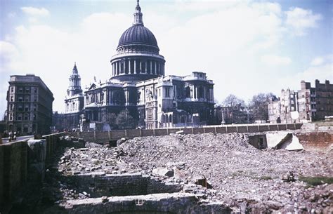 london-on-fire-during-the-blitz-2 - World War II: Damage and
