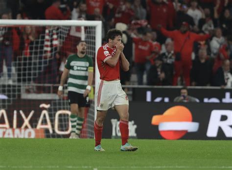 Manchester United observou João Neves no Benfica-Sporting | Abola.pt