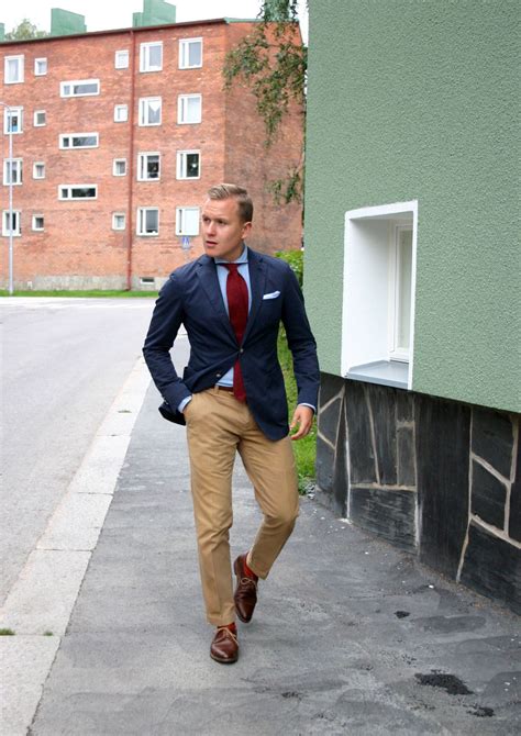 The Nordic Fit Late August Tuesday Khaki Pants Men Blue Blazer