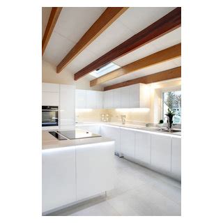 Contemporary Handle Less White Kitchen With Lots Of Storage