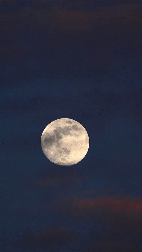 Moon in Night Sky · Free Stock Photo