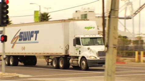 Us Trucking Giants Swift And Knight To Merge