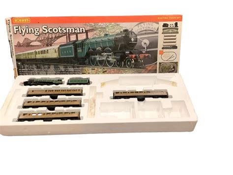 Lot - Hornby “Flying Scotsman” ‘OO’ Gauge Passenger Set #R1039