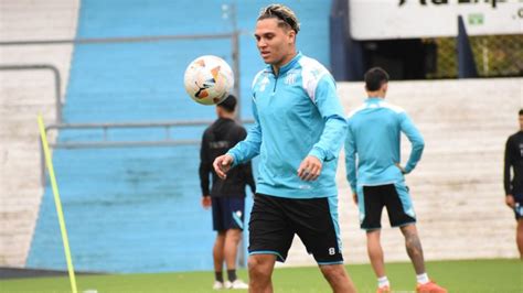 Juanfer Quintero Regresó De Colombia Y Viajó Con El Plantel De Racing A