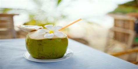 Apa Yang Terjadi Jika Kita Minum Air Kelapa Ketika Perut Kosong Selama