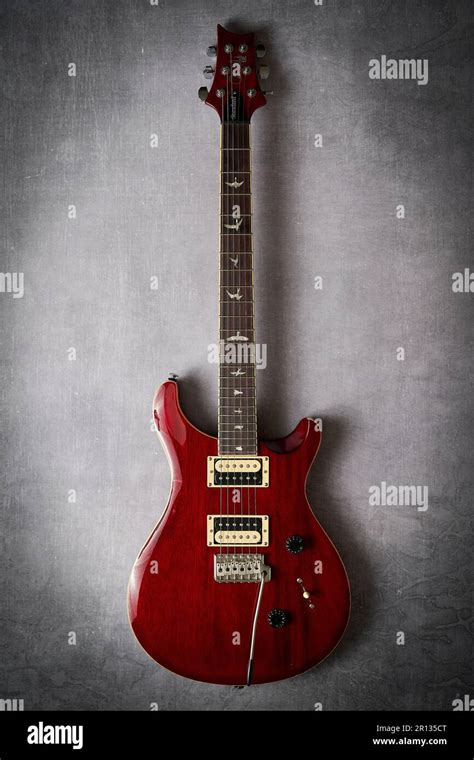 Red prs guitar hi-res stock photography and images - Alamy