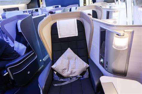 Review British Airways First Class On The 777 Lhr Auh