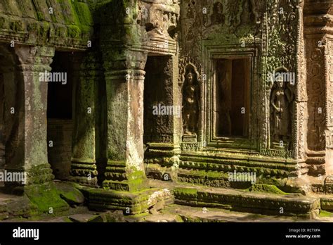 Moss Covered Columns And Statues In Temple Wall Stock Photo Alamy