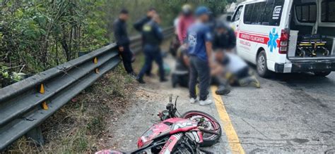 Múltiple colisión de motocicletas deja dos hombres heridos en Sacatepéquez