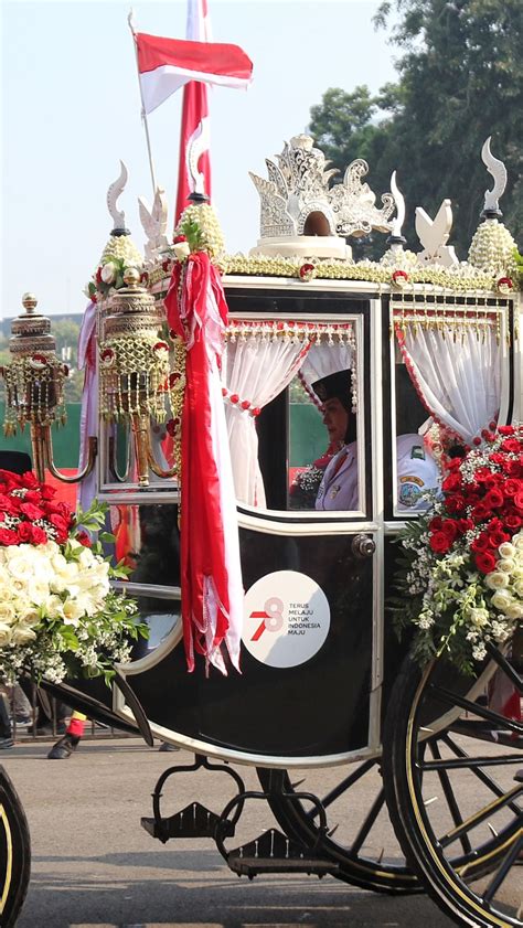 FOTO Iring Iringan Kirab Budaya HUT Ke 78 Kemerdekaan RI Saat Kereta